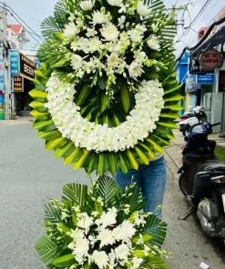 Kệ hoa viếng vẫn nhớ đến người