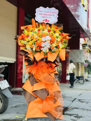 kệ hoa khai trương vàng son khởi đầu