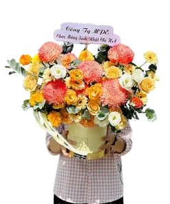 giỏ hoa sắc hoa gắn bó